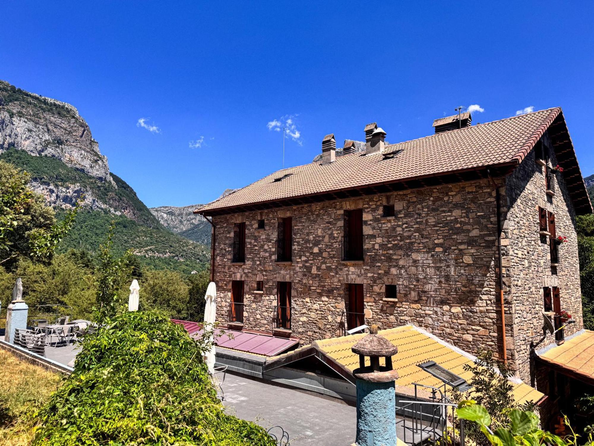 Hotel De Montana Uson Hecho